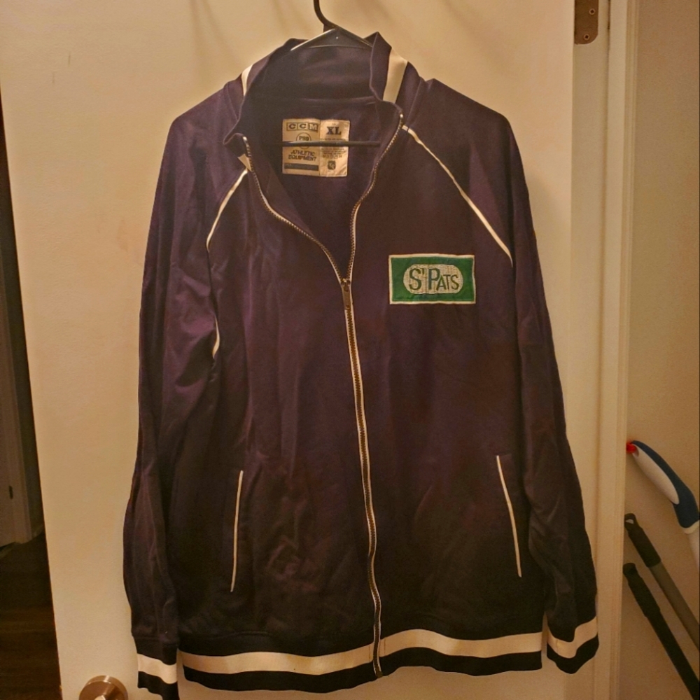 Toronto st.pats (maple leafs) black xl zip up light sweater